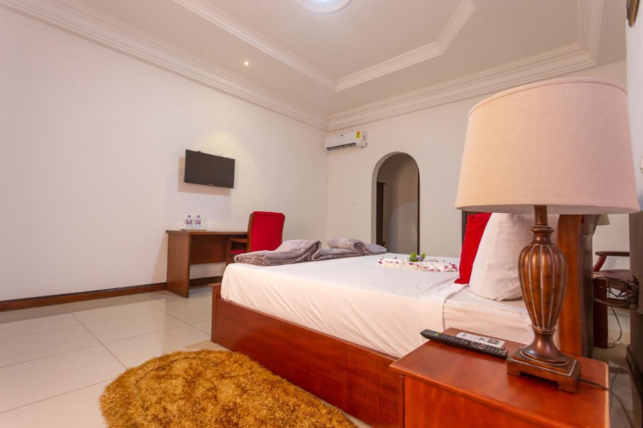 Royal Elmount Hotel Elmina Eksteriør bilde