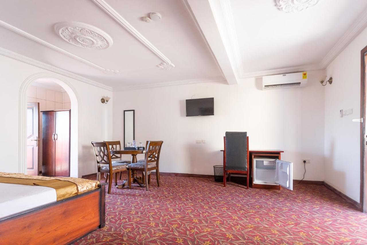 Royal Elmount Hotel Elmina Eksteriør bilde